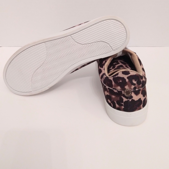 Steve Madden leopard sneakers. Size 7 1/2 - Picture 4 of 6